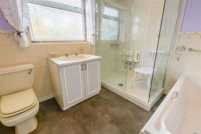Bathroom (1)-HDR copy.jpg