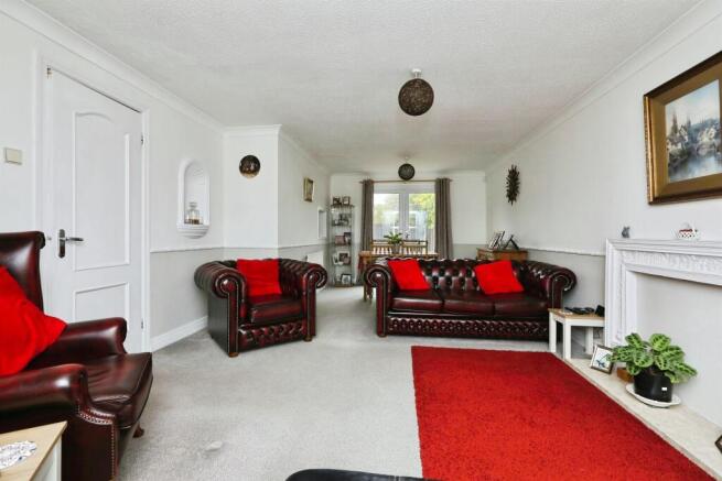 4 bed Detached for sale Image 4