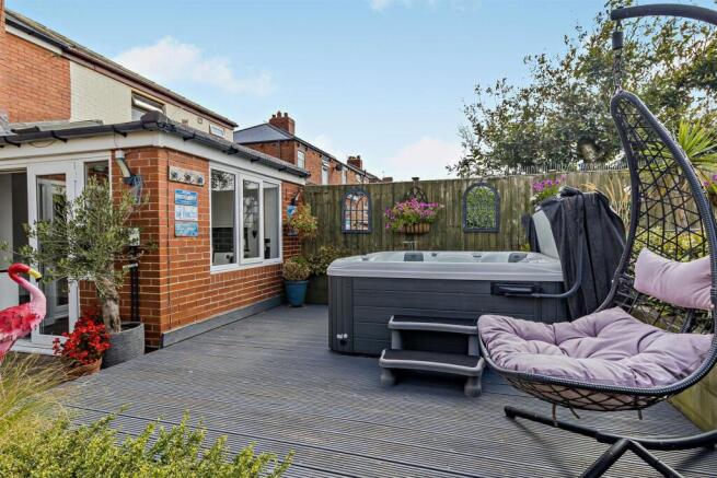 5 bed Semi-Detached for sale Image 11