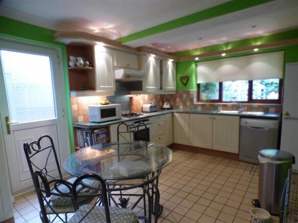 FITTED DINING KITCHE