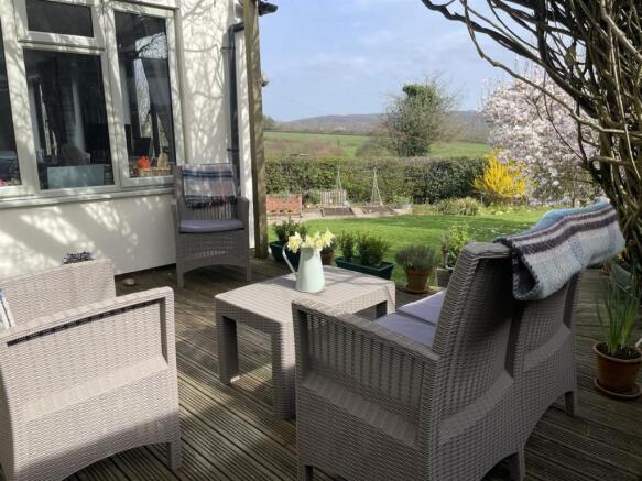 OUTDOOR DINING WITH VIEW.jpg