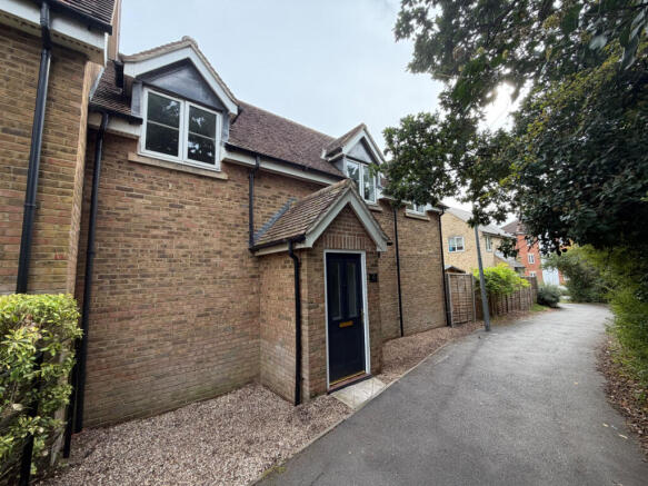 2 bedroom Coach House for rent