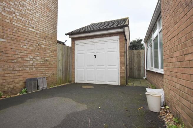 24 Blanchland Circle garage