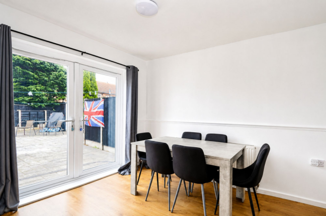 3 bed Semi-Detached to rent Image 4