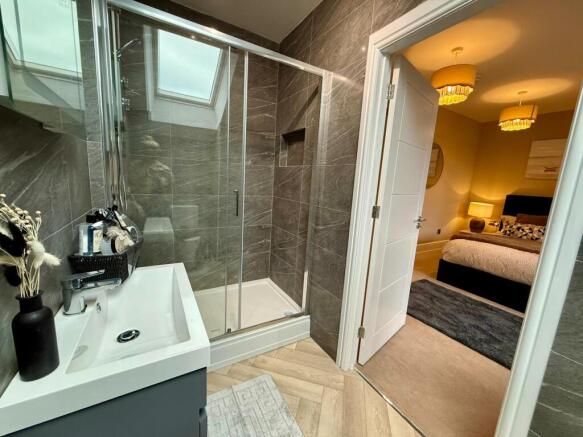 2 bed Flat to rent Image 9