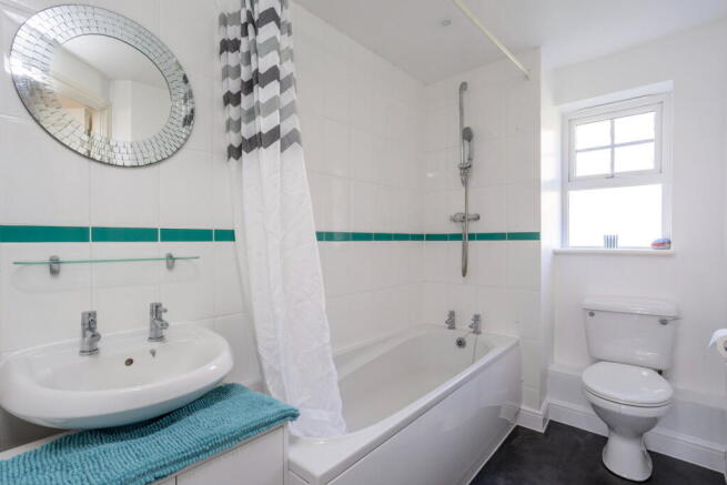 2 bed Ground Flat for sale Image 5