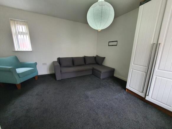 Studio to rent Image 6