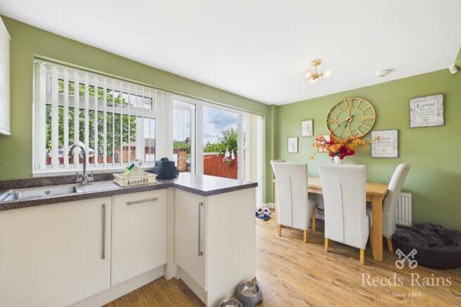3 bed Semi-Detached for sale Image 12