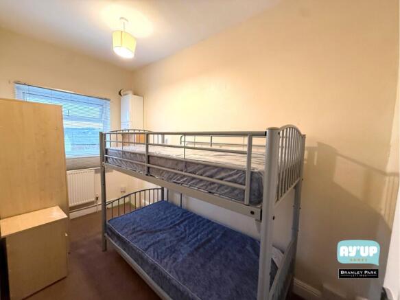 2 bed Terraced to rent Image 6