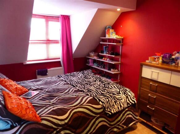 BEDROOM 2