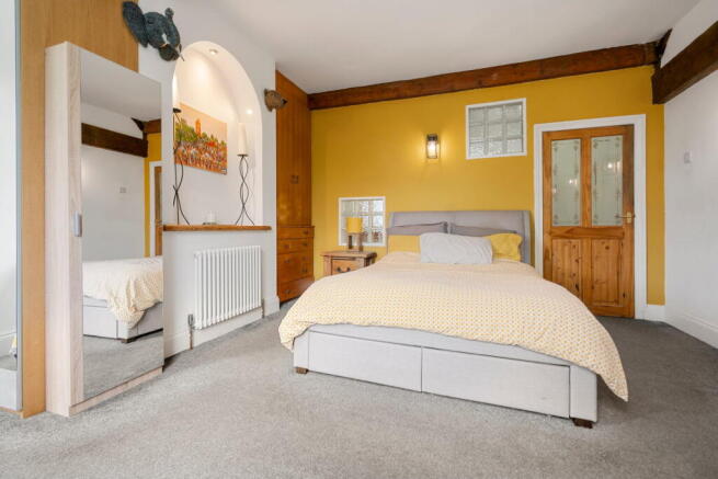 4 bed Terraced for sale Image 12