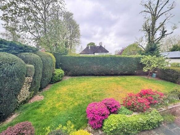 Pinecroft, Hutton, Brentwood, CM13 photo 5