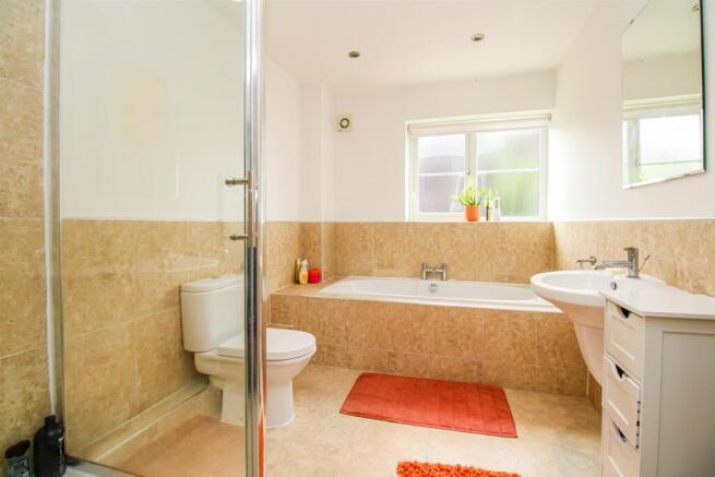 4 bed Town House for sale Image 8