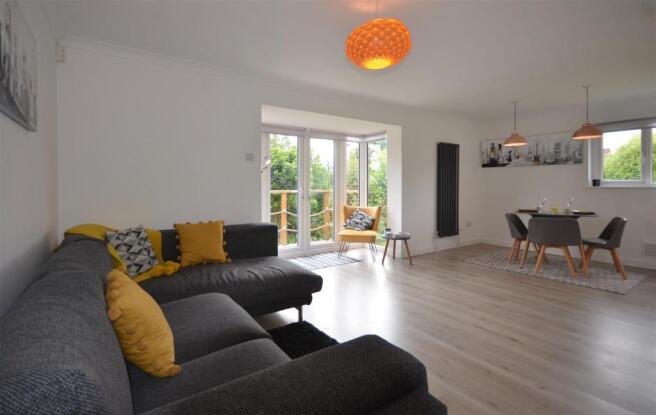 Lounge /Dining Room