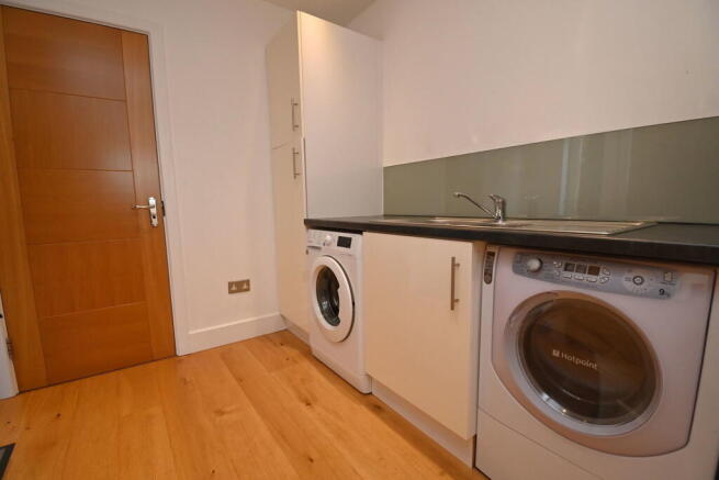 4 bed Detached for sale Image 11