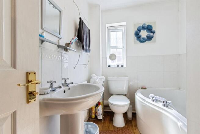 3 bed Semi-Detached for sale Image 11