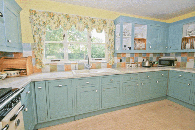 38 KITCHEN.gif
