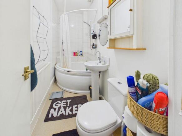 2 bed Flat for sale Image 7