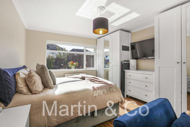 1538778361 - 13 E...