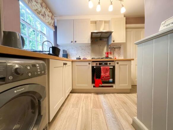 2 bed Flat for sale Image 5