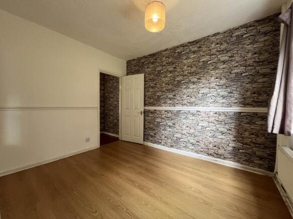 3 bed Semi-Detached to rent Image 9