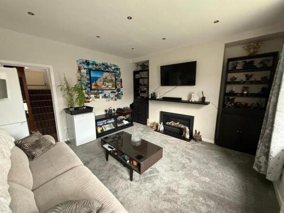 2 bed Terraced to rent Image 6