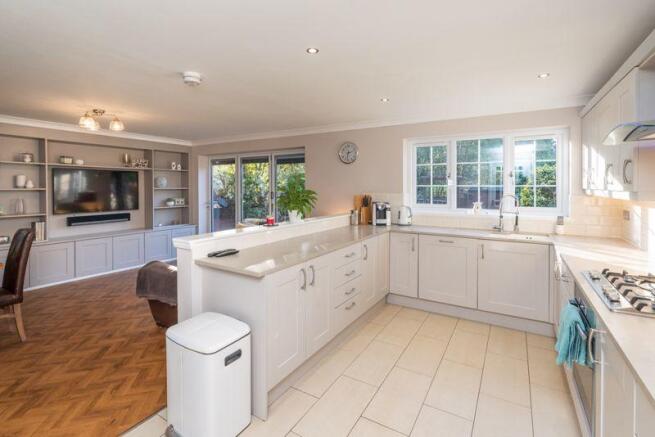 KITCHEN / DINER
