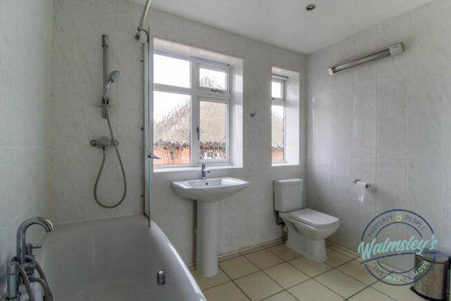 Spacious bathroom