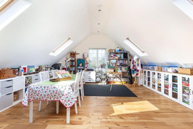 5 bed Detached for sale Image 10