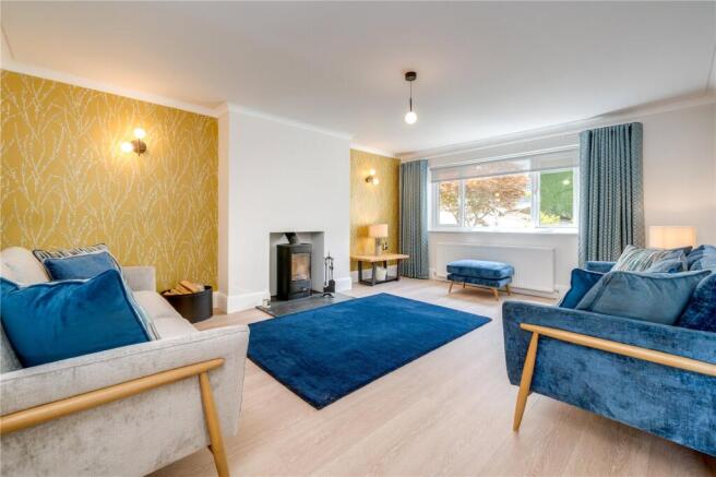 5 bed Detached for sale Image 8
