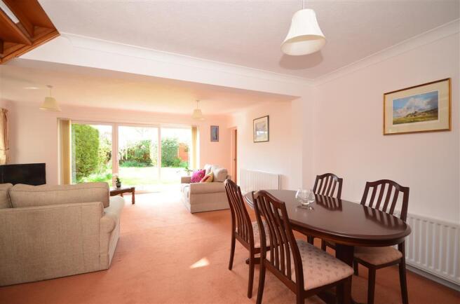 Lounge/Dining Room