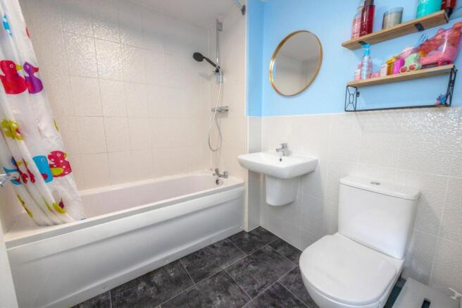 3 bed Town House for sale Image 12