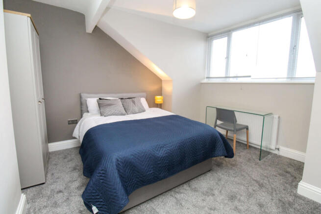 4 bed House to rent Image 11