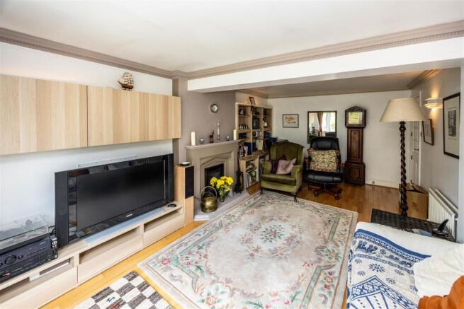 4 bed Detached for sale Image 8
