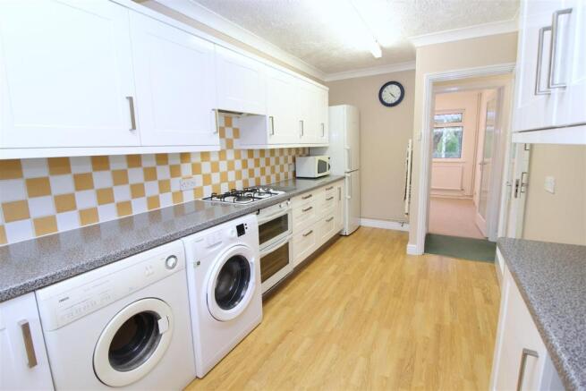 009 Sewell Close - Kitchen - 2.JPG