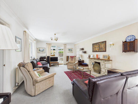 CAM01354G0-PR0550-STILL009