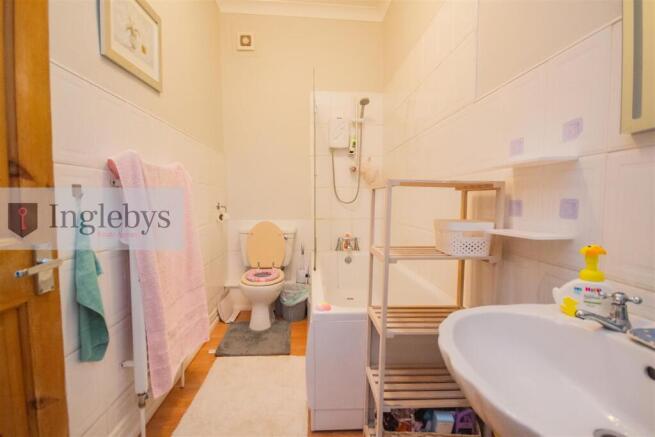 3 bed Flat for sale Image 10