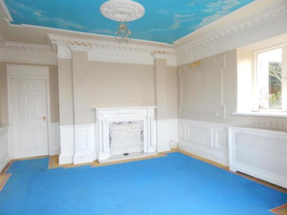Lounge 2.JPG