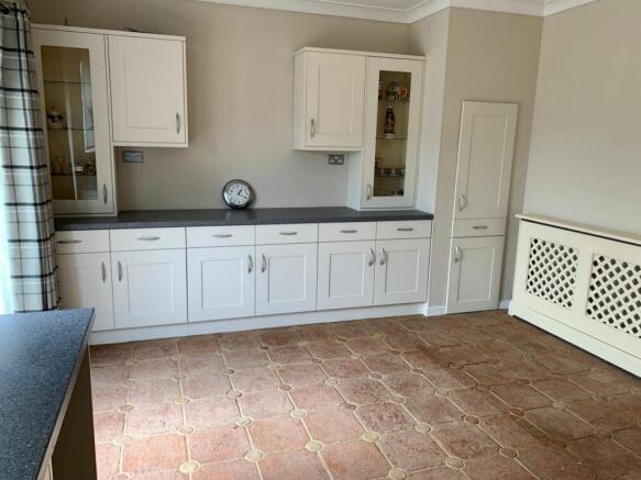 KITCHEN/DINING ROOM