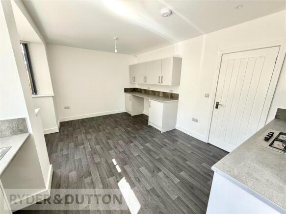3 bed Semi-Detached to rent Image 8