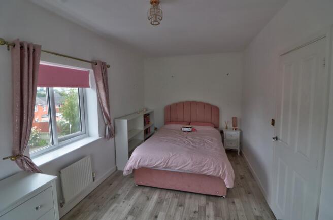 5 bed Semi-Detached for sale Image 10