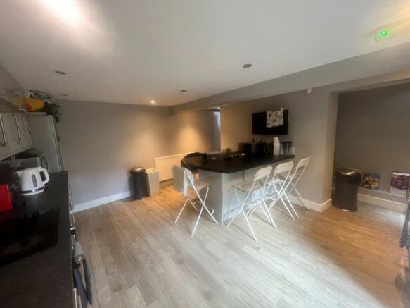 7 bed Terraced to rent Image 7