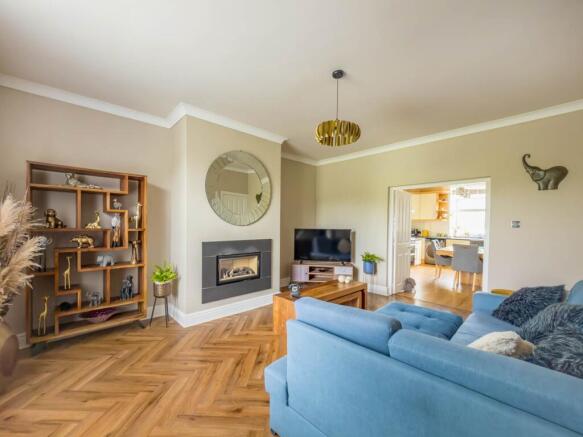 4 bed Semi-Detached for sale Image 10