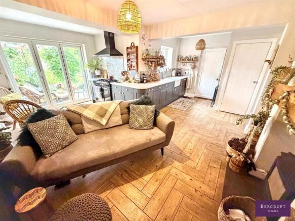 3 bed Semi-Detached for sale Image 8