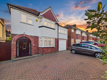 Queens Walk, Ruislip, HA4