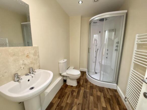 3 bed Town House to rent Image 7