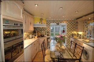 Kitchen/ Family Room