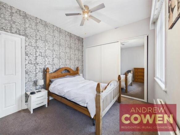 3 bed Terraced for sale Image 8