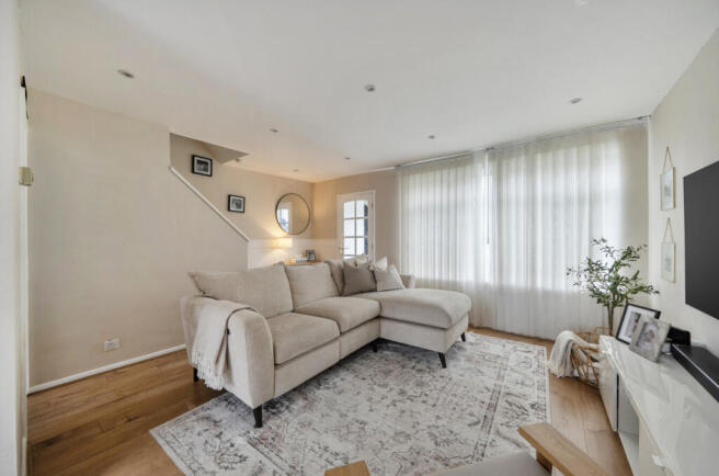 1414867-7-698b11d...