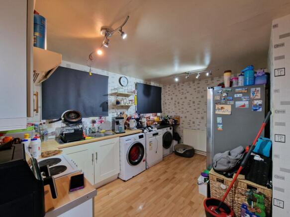 Warmley Close, Wolverhampton, WV6 photo 5